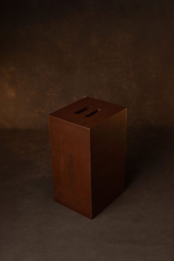 LARGE LIGHT BROWN APPLE BOX